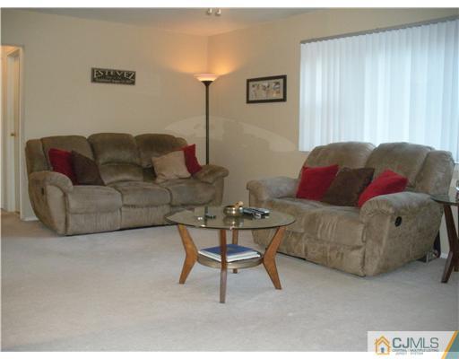 192 Evergreen Road, Unit 10B Edison, NJ 08837 - Photo 3 of 22 Gallery Image 3