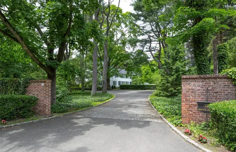 $2,395,000 | 251 Bayville Road, Locust Valley, NY 11560