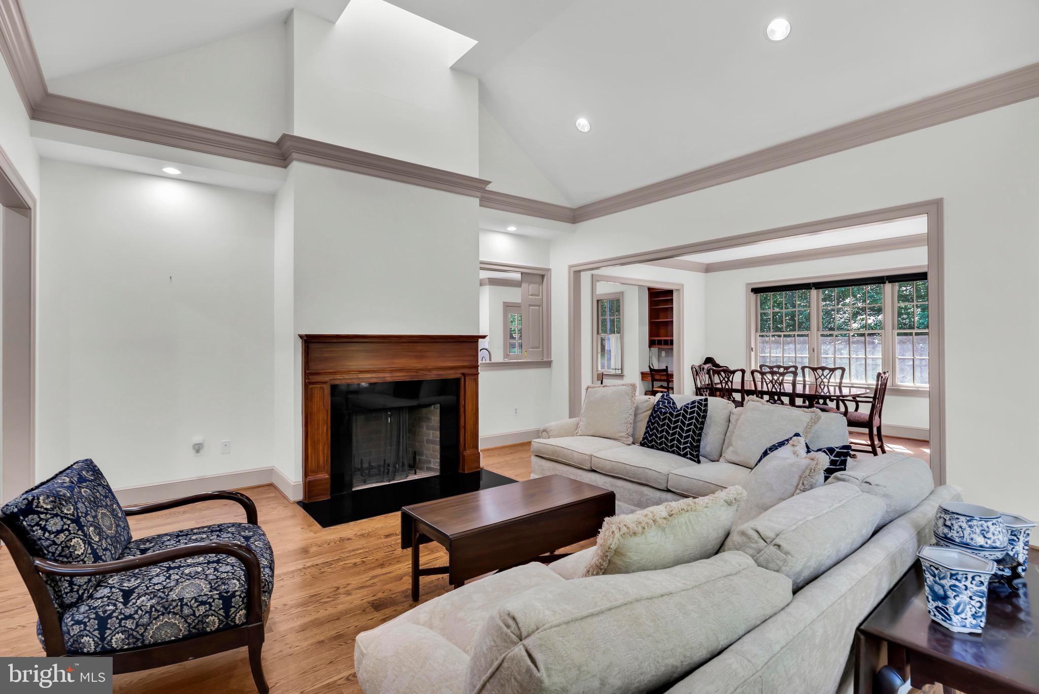 11036 Popes Head Road Fairfax, VA 22030 - Photo 18 of 49