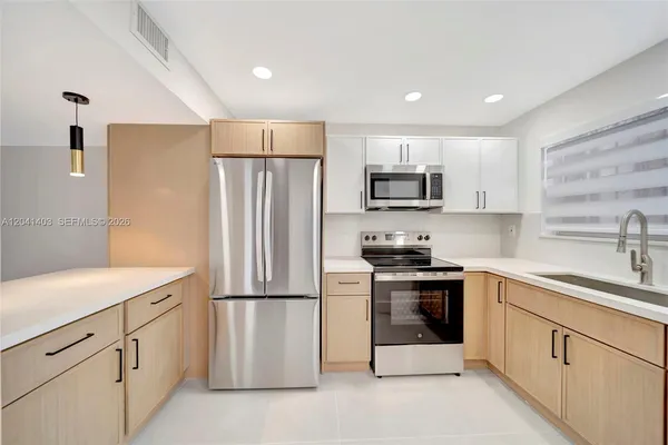 $2,600 | 1083 West 38th Street, Unit 238, Hialeah, FL 33012