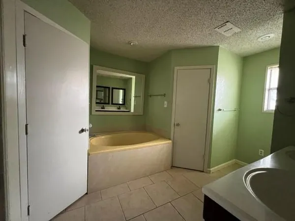 $2,595 | 3941 Trinity Lane, Abilene, TX 79602