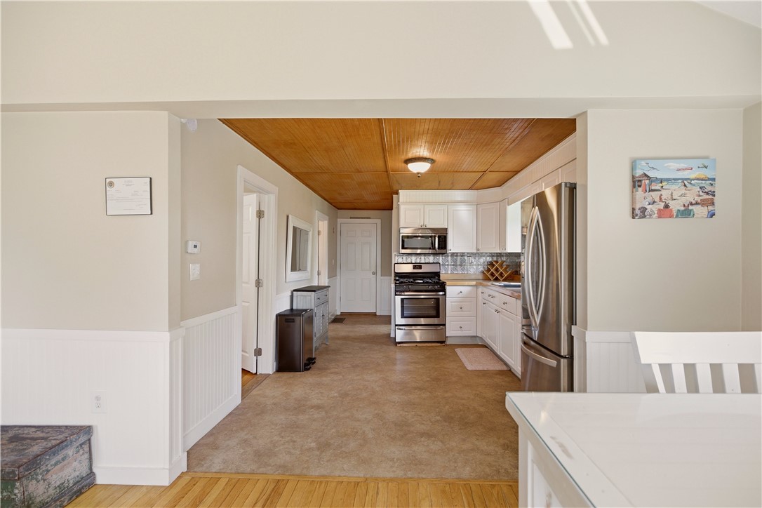 272 Riverside Street Portsmouth, RI 02871 - Photo 24 of 44