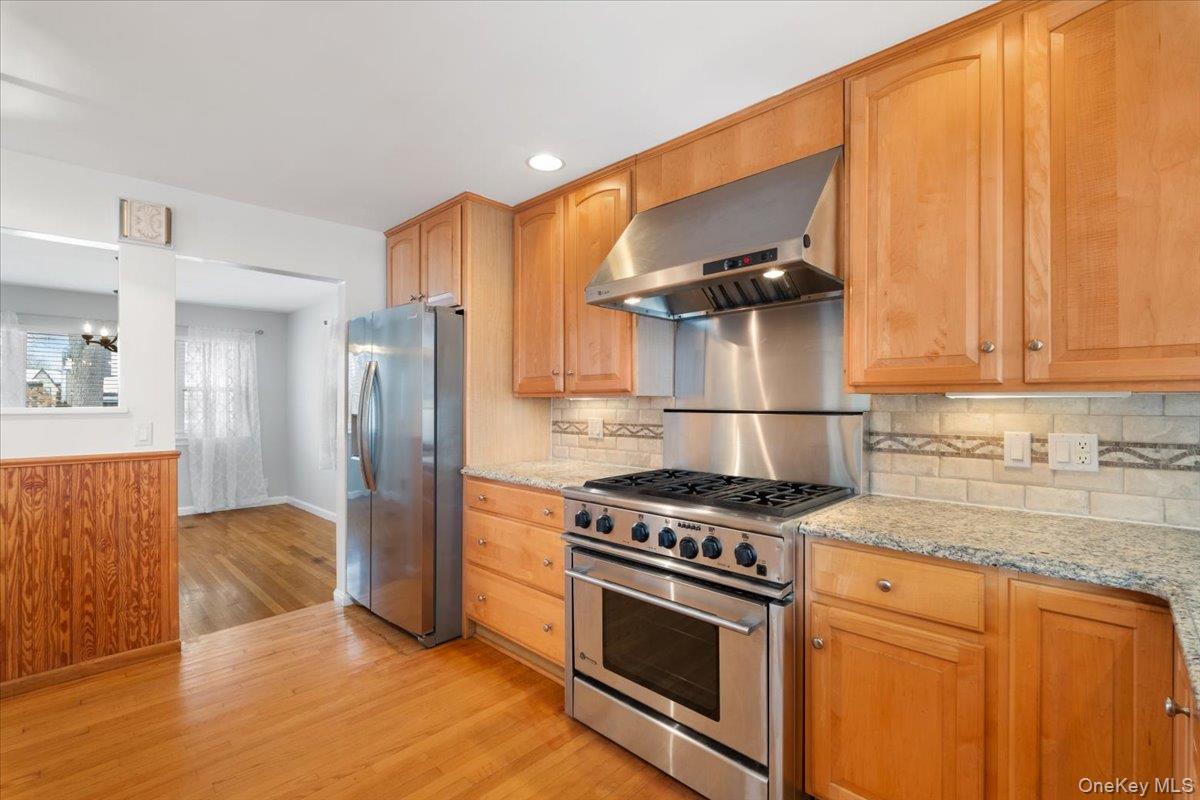 48 Madison Road Scarsdale, NY 10583 - Photo 3 of 41