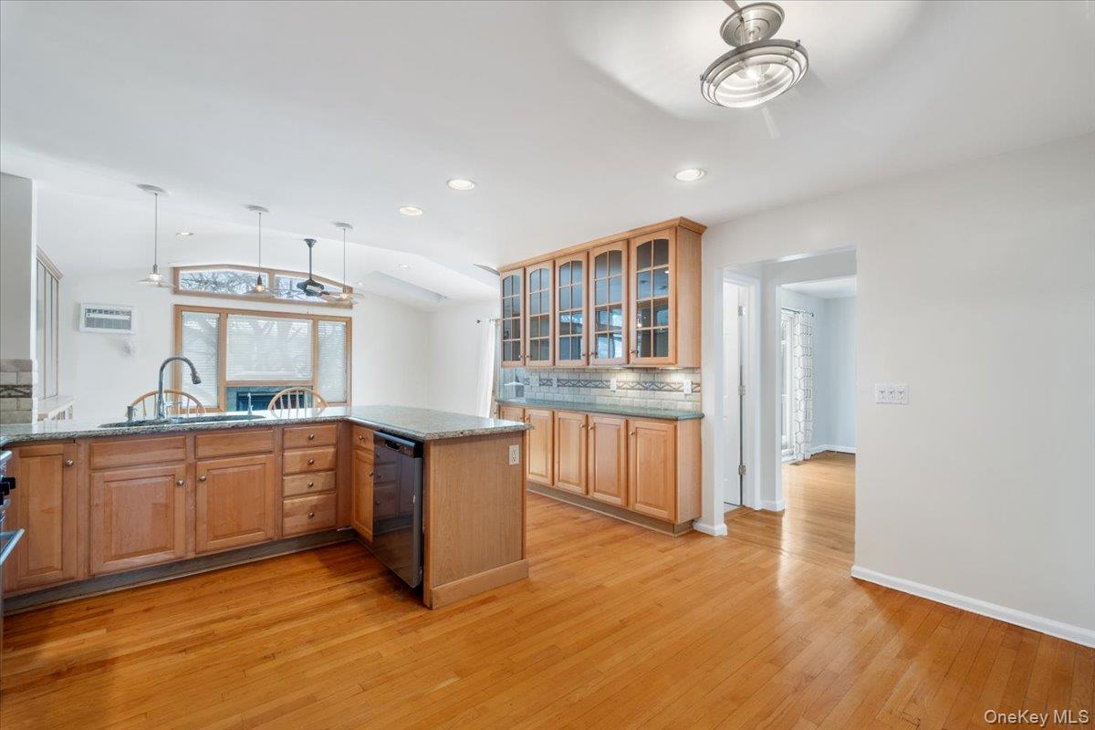 48 Madison Road Scarsdale, NY 10583 - Photo 6 of 41