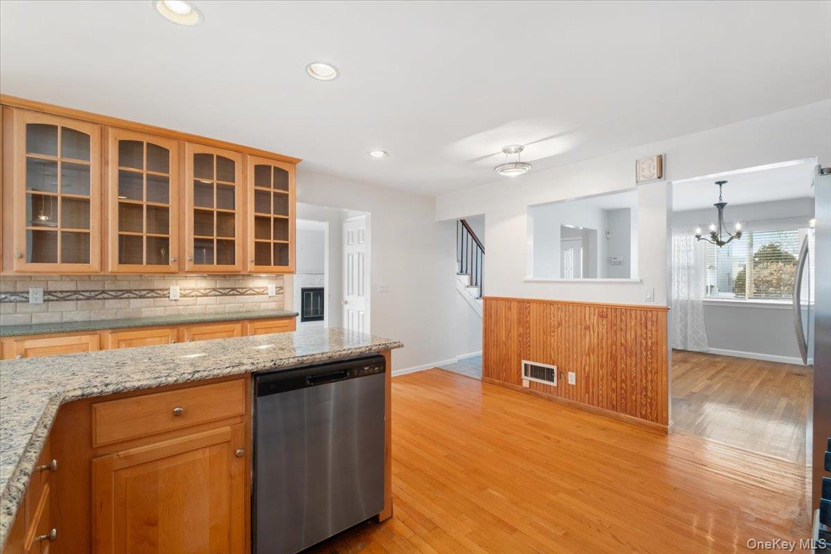 48 Madison Road Scarsdale, NY 10583 - Photo 7 of 41