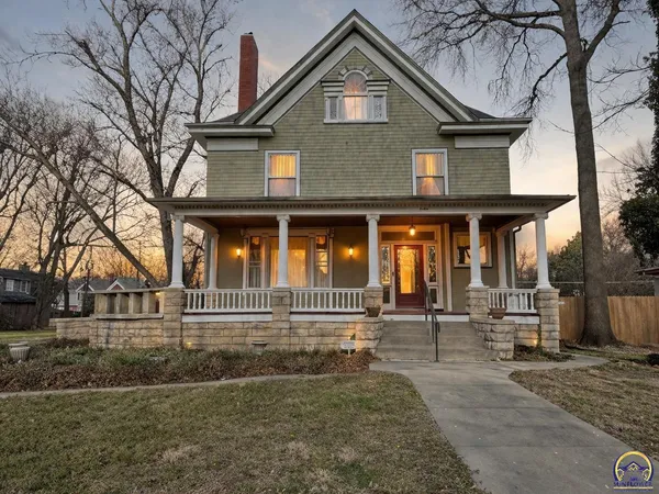 $299,950 | 829 Southwest Buchanan Street, Topeka, KS 66606
