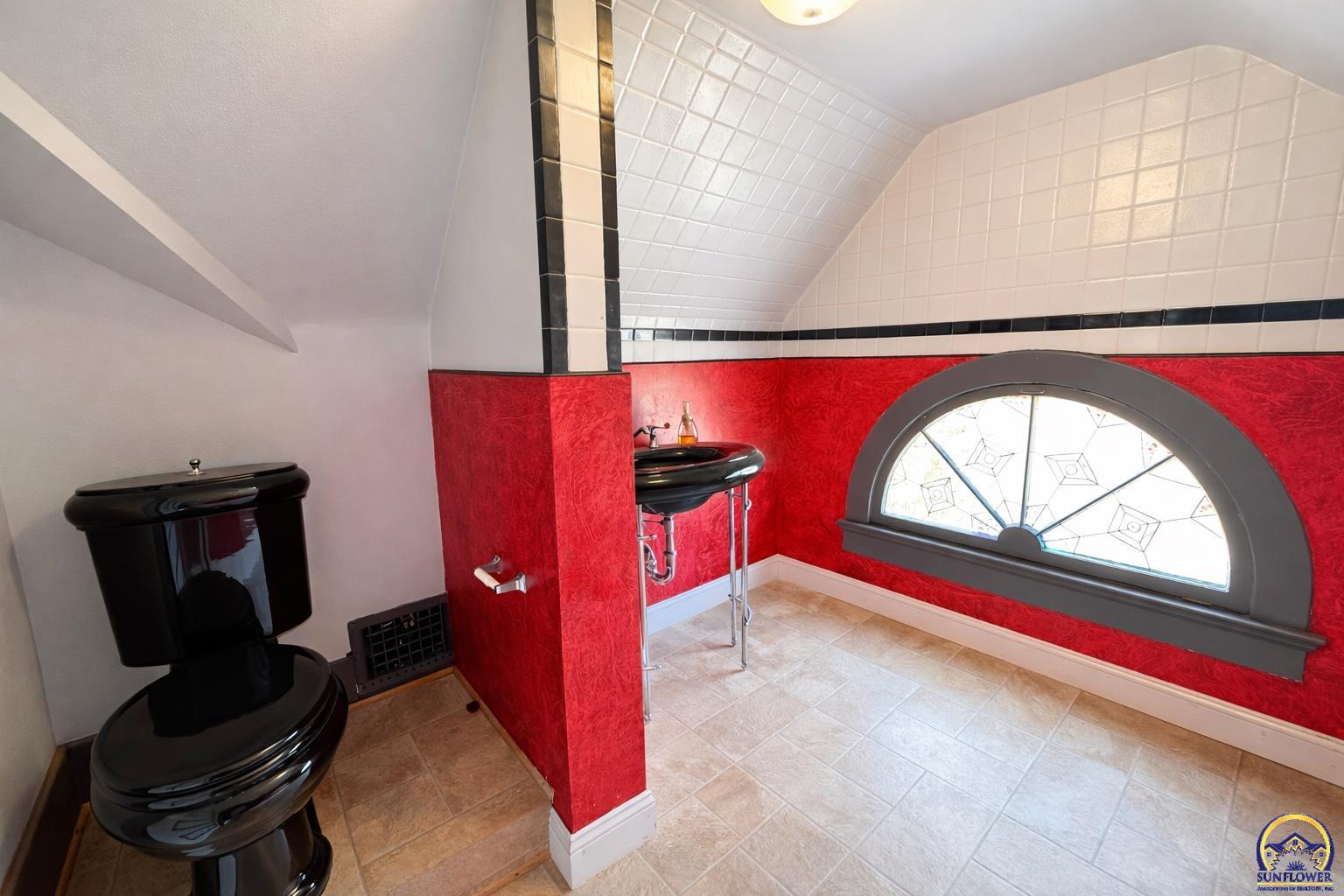 829 Southwest Buchanan Street Topeka, KS 66606 - Photo 14 of 28