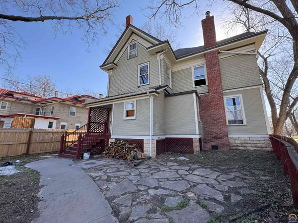 $299,950 | 829 Southwest Buchanan Street, Topeka, KS 66606