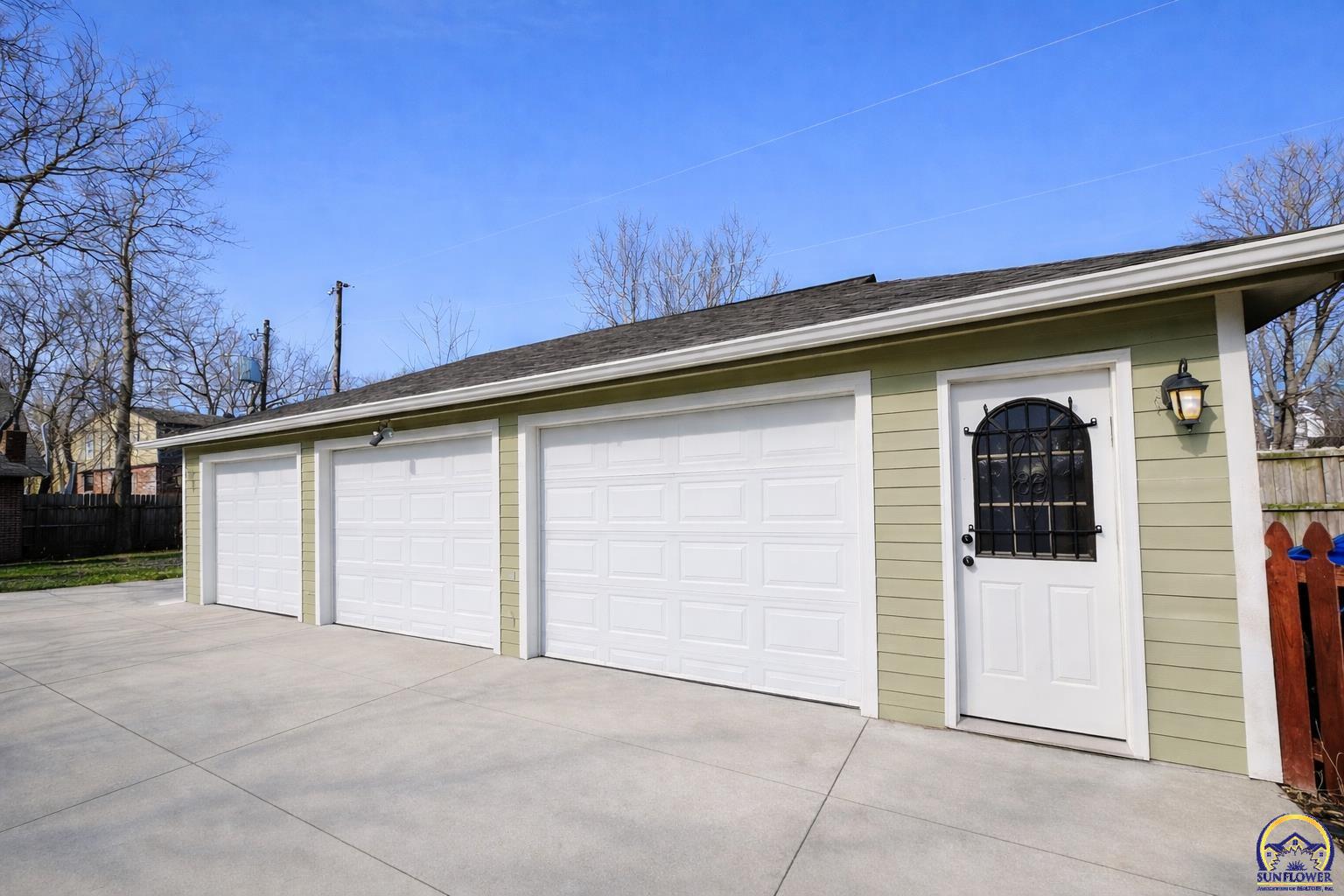 829 Southwest Buchanan Street Topeka, KS 66606 - Photo 3 of 28