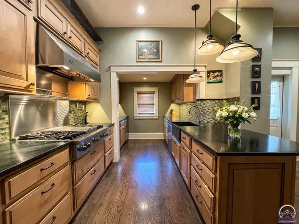 $299,950 | 829 Southwest Buchanan Street, Topeka, KS 66606