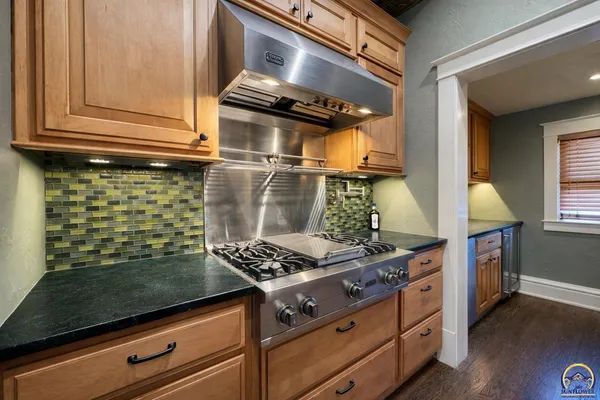 $299,950 | 829 Southwest Buchanan Street, Topeka, KS 66606