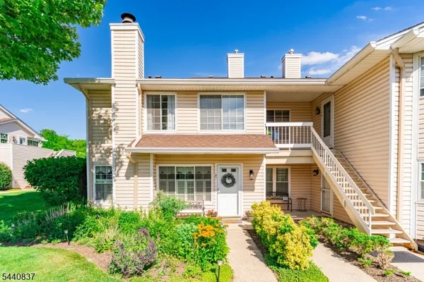 $595,000 | 51 Foxwood Court, Bedminster, NJ 07921