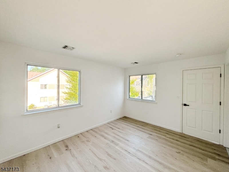 135 Falcon Ridge Way North Hamburg, NJ 07419 - Photo 8 of 10