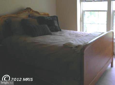 906 Rolfe Place Alexandria, VA 22314 - Photo 2 of 19 Bedroom