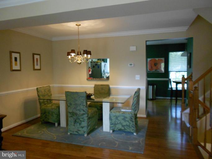 906 Rolfe Place Alexandria, VA 22314 - Photo 15 of 19 Dining Room