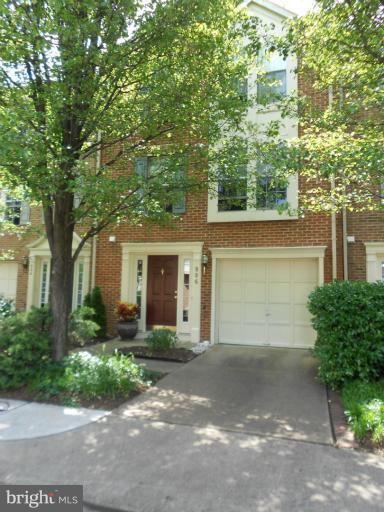 906 Rolfe Place Alexandria, VA 22314 - Photo 19 of 19 Exterior (Front)