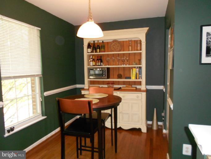 906 Rolfe Place Alexandria, VA 22314 - Photo 5 of 19 Kitchen