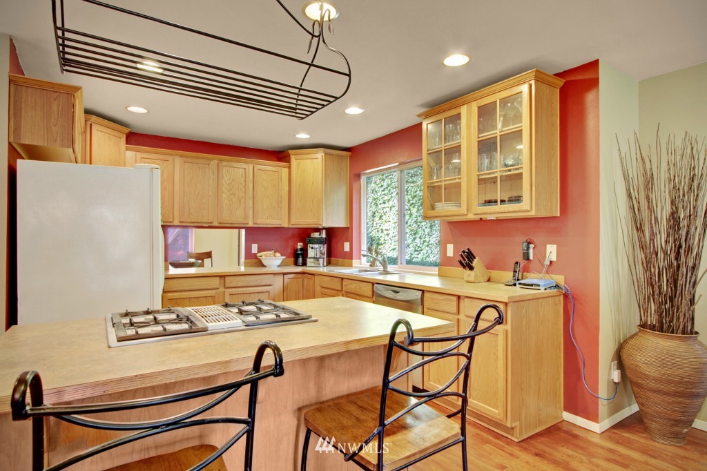 321 Stevens Avenue Northwest Renton, WA 98057 - Photo 3 of 12