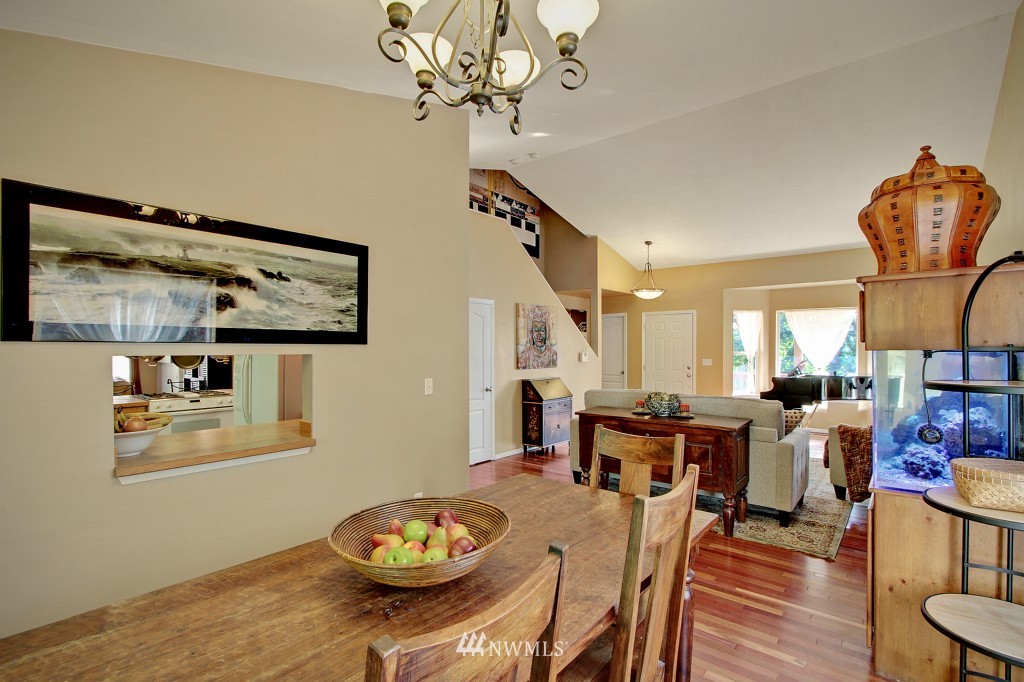 321 Stevens Avenue Northwest Renton, WA 98057 - Photo 4 of 12
