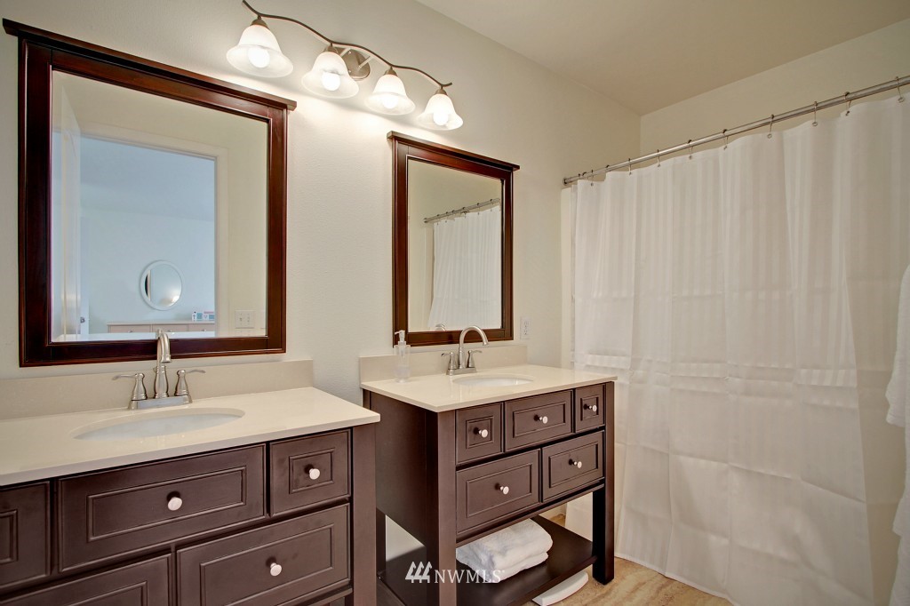 321 Stevens Avenue Northwest Renton, WA 98057 - Photo 7 of 12