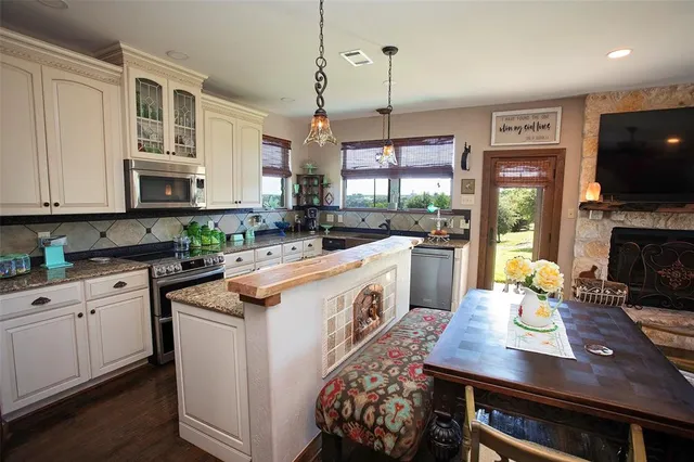 $1,699,000 | 7060 Hells Gate Loop, Strawn, TX 76475