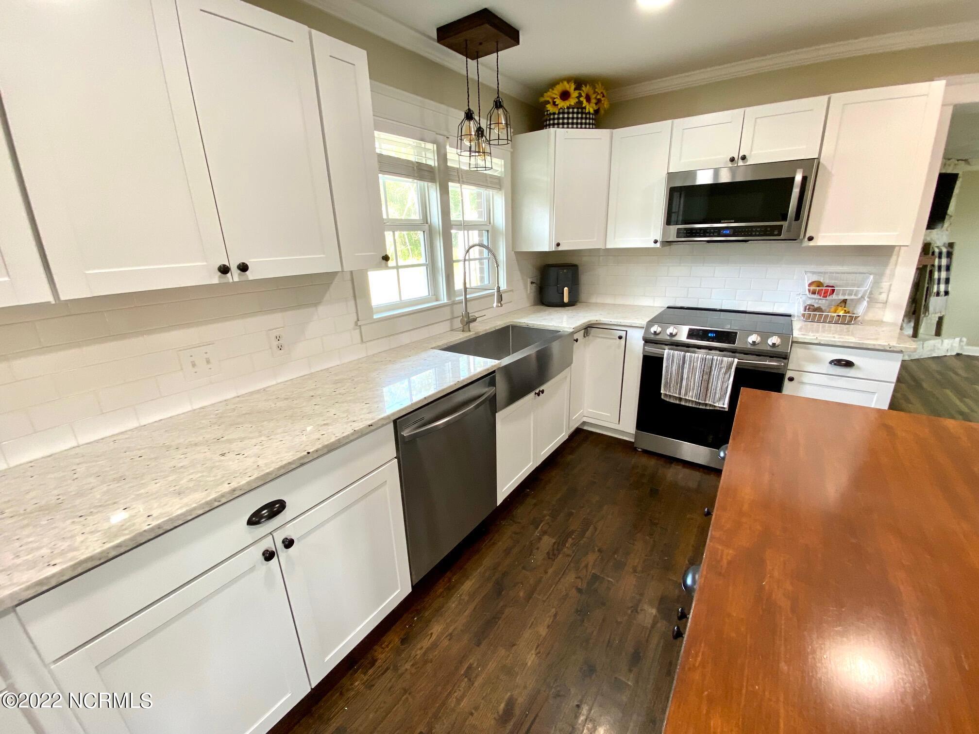4078 Twisted Hickory Road Elizabethtown, NC 28337 - Photo 13 of 46 Kitchen With Island