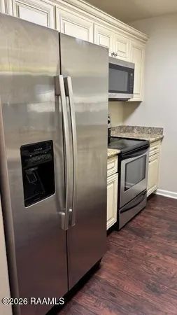 $1,300 | Undisclosed Address, Lafayette, LA 70506