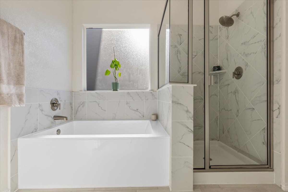 6909 Daniel Ranch Drive Austin, TX 78744 - Photo 16 of 24 Featuring large soaking tub