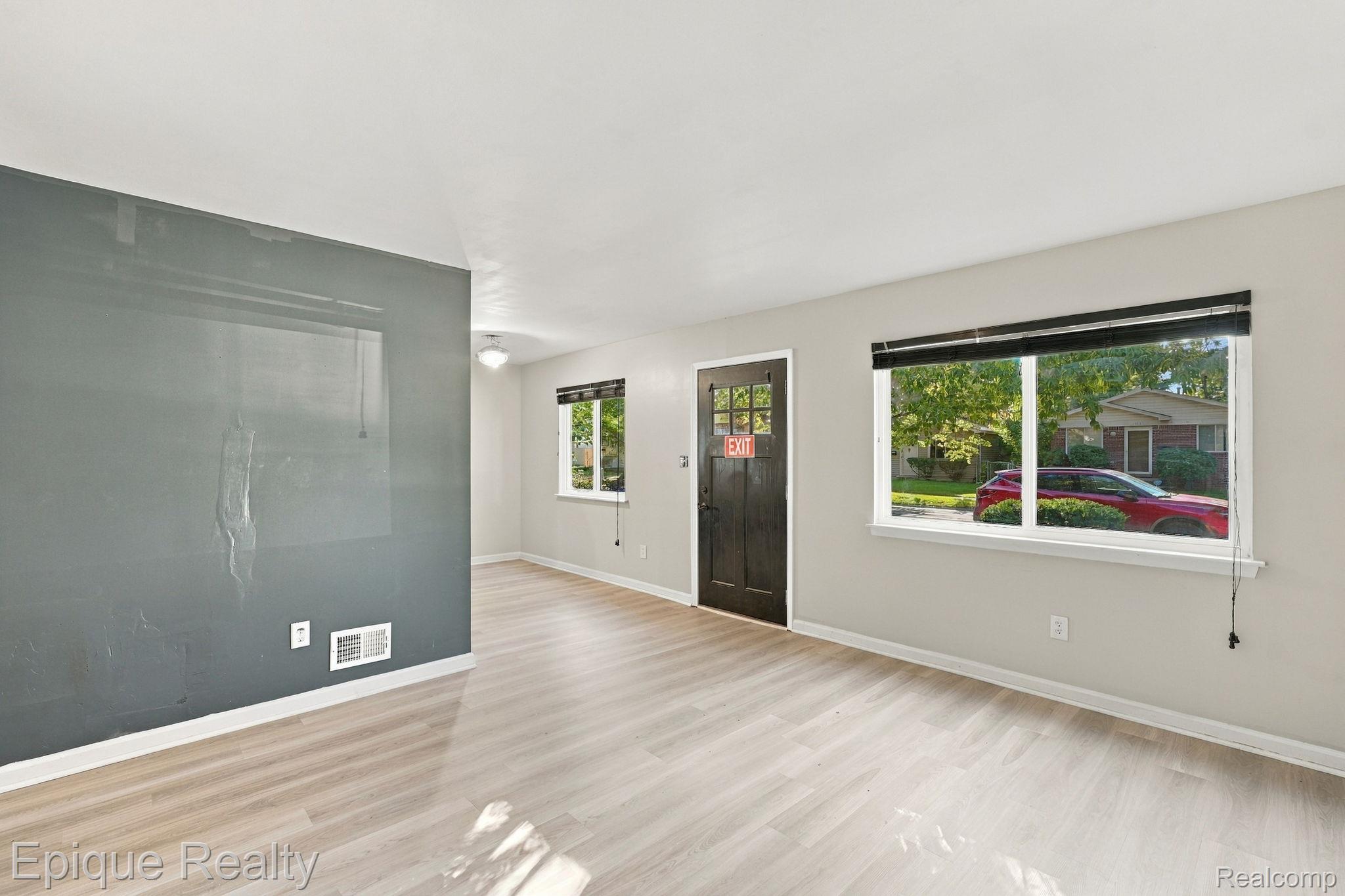 1962 Leitch Road Ferndale, MI 48220 - Photo 7 of 25 6-web-or-mls-DSC01175.jpg