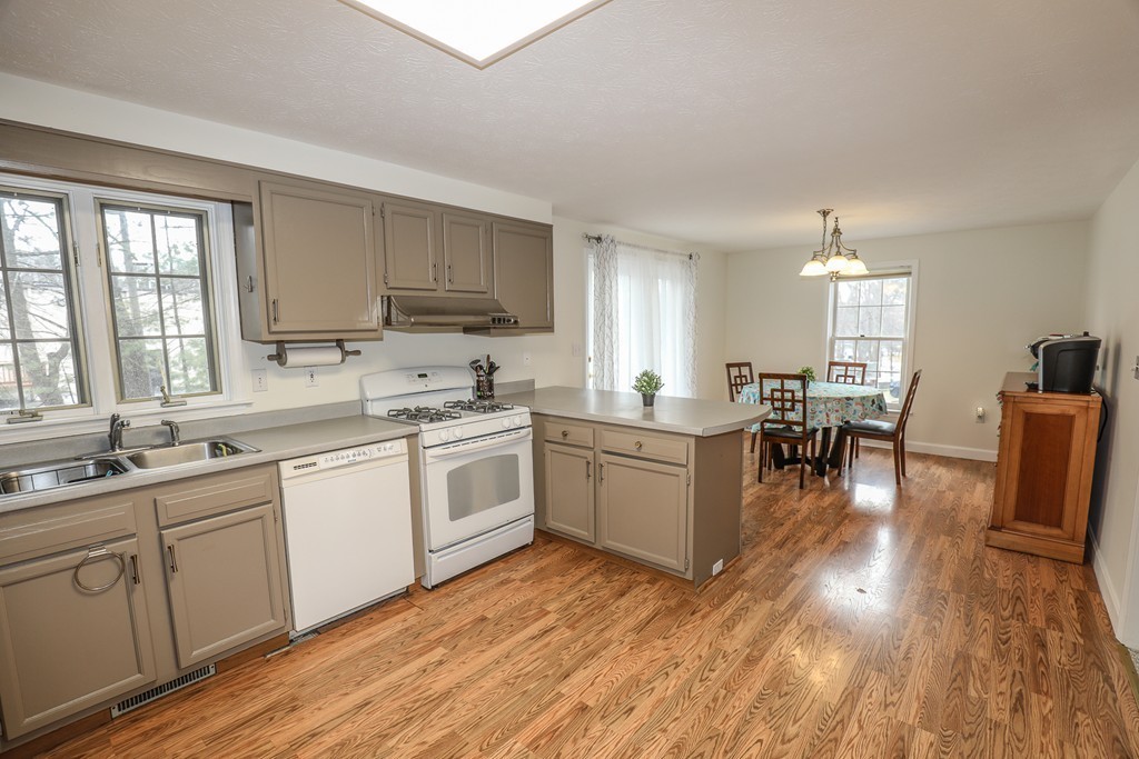 5 Stonegate Road, Unit 3 Chelmsford, MA 01824 - Photo 2 of 28