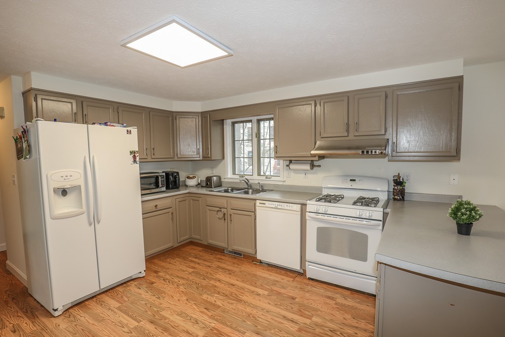 5 Stonegate Road, Unit 3 Chelmsford, MA 01824 - Photo 6 of 28