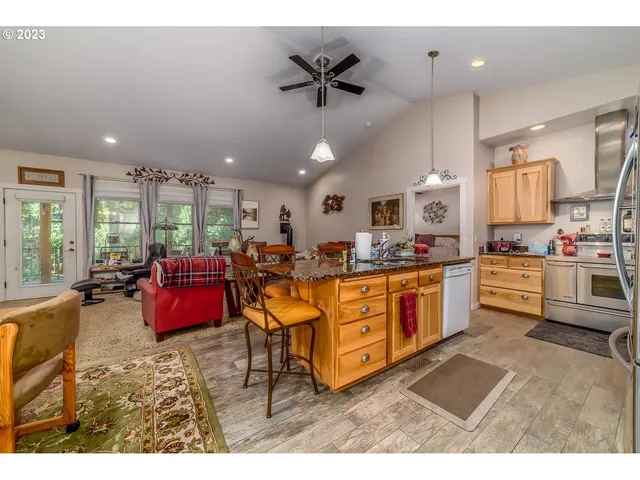 $516,000 | 48482 Meadow Way, Oakridge, OR 97463