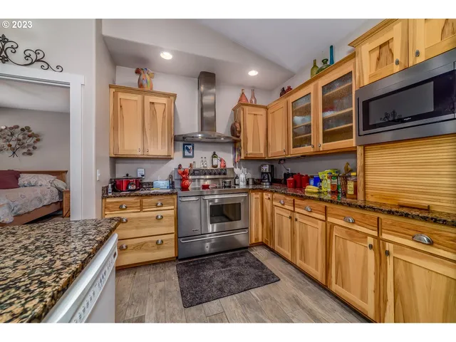 $516,000 | 48482 Meadow Way, Oakridge, OR 97463