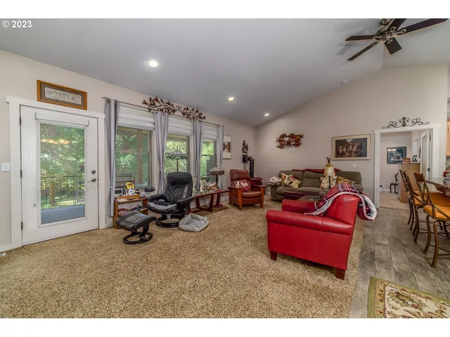 $516,000 | 48482 Meadow Way, Oakridge, OR 97463