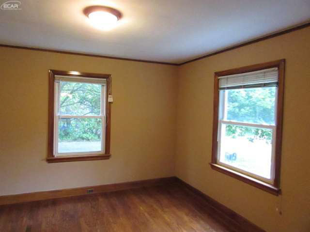 2391 Covert Road Burton, MI 48509 - Photo 11 of 38 21222754-10.JPG