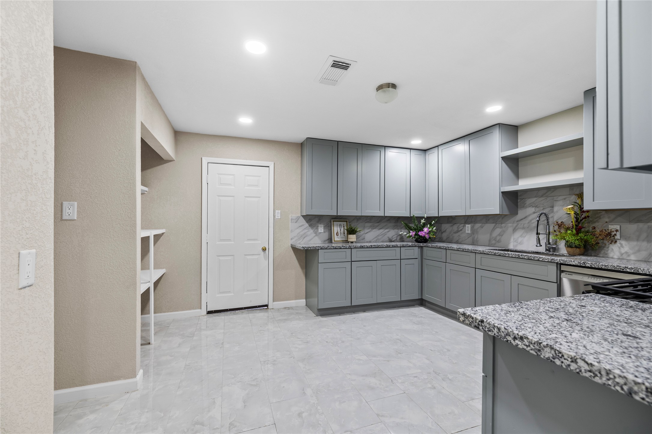 10613 Chadwick Street Houston, TX 77029 - Photo 15 of 33