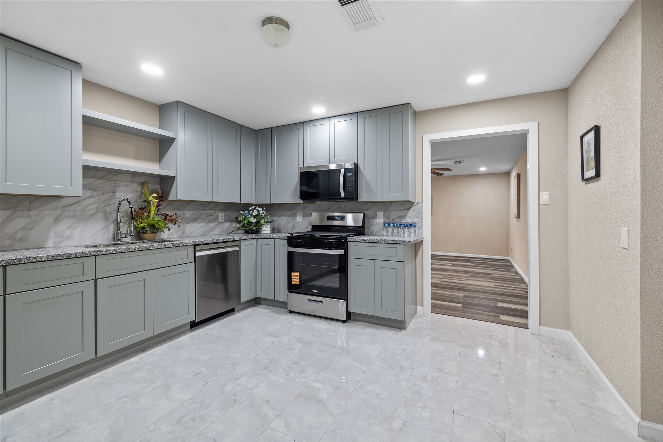 10613 Chadwick Street Houston, TX 77029 - Photo 17 of 33