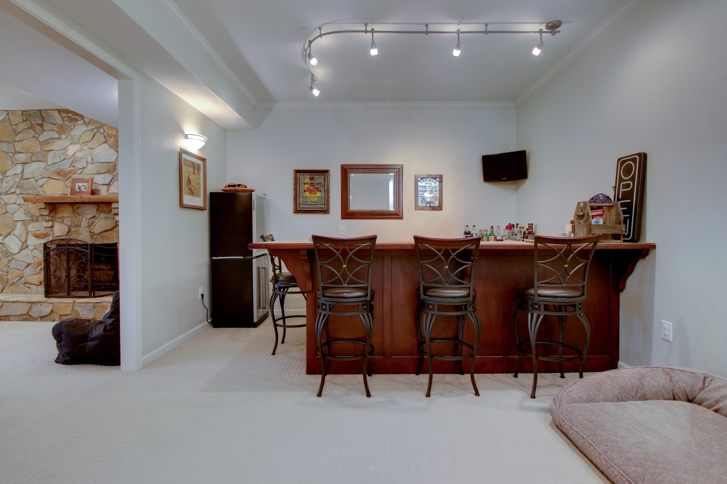 5191 Fox Ridge Road Southwest Roanoke, VA 24018 - Photo 37 of 56 Lower Level Bar