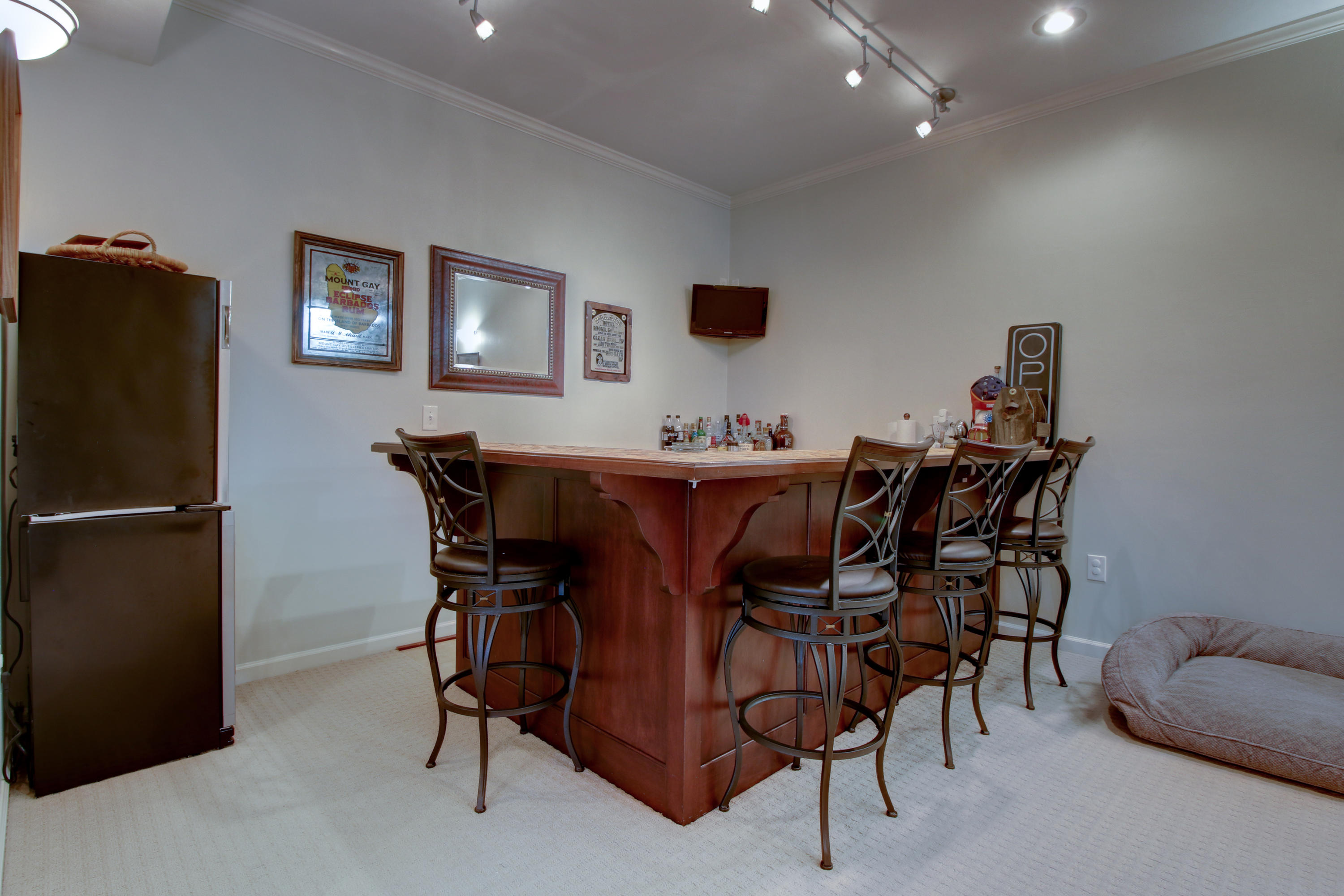 5191 Fox Ridge Road Southwest Roanoke, VA 24018 - Photo 39 of 56 Lower Level Bar