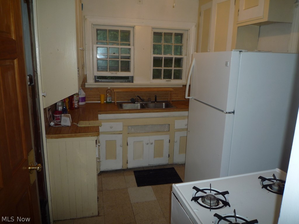 3593 Normandy Road Cleveland, OH 44120 - Photo 10 of 16