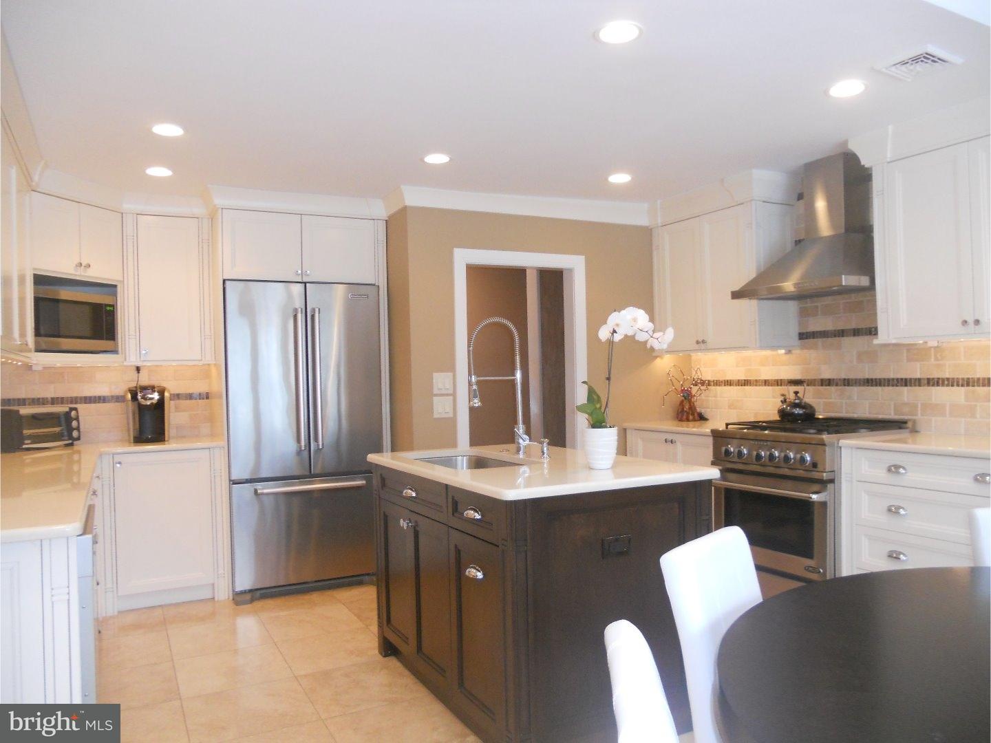 960 Hunters Turn Huntingdon Valley, PA 19006 - Photo 1 of 24 Kitchen