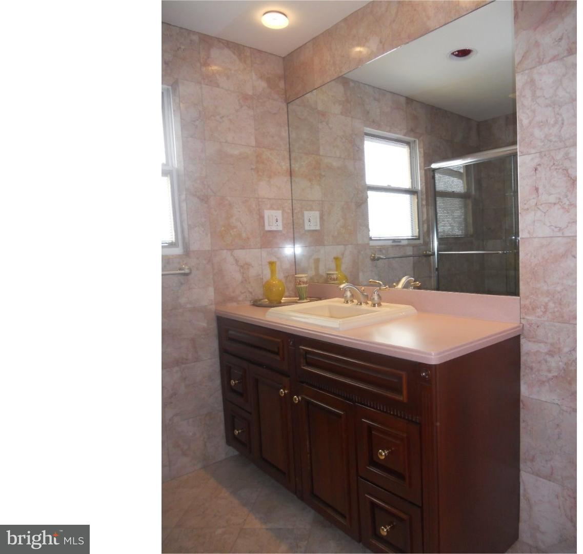 960 Hunters Turn Huntingdon Valley, PA 19006 - Photo 13 of 24 Bathroom