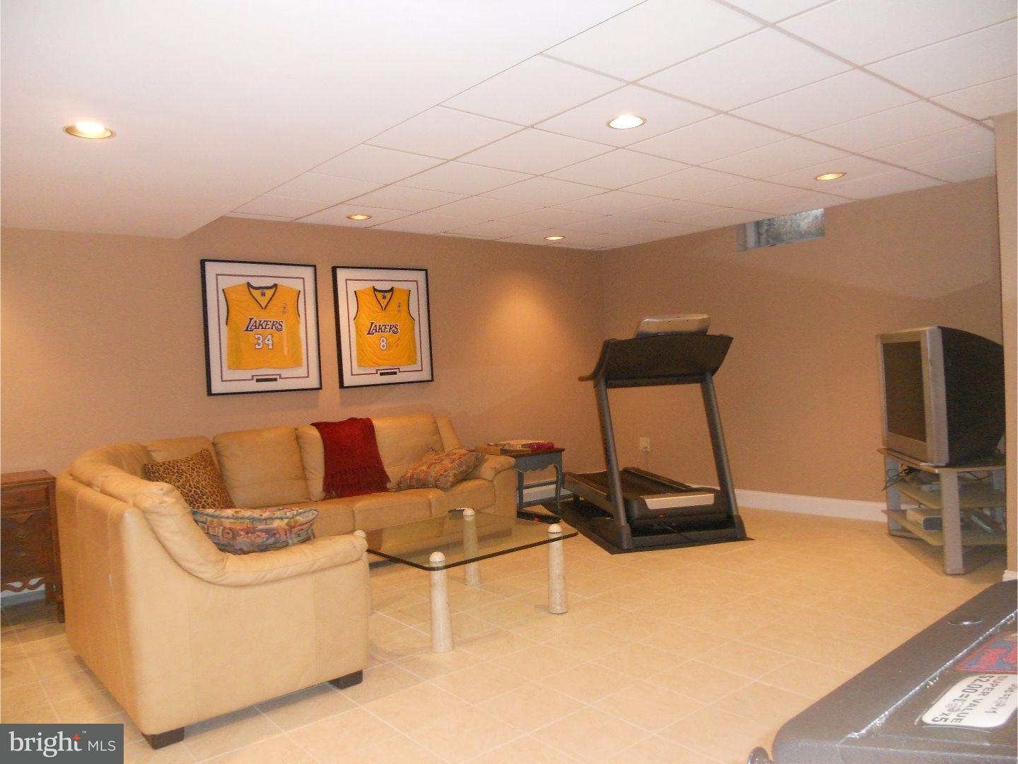 960 Hunters Turn Huntingdon Valley, PA 19006 - Photo 20 of 24 Basement - Finished