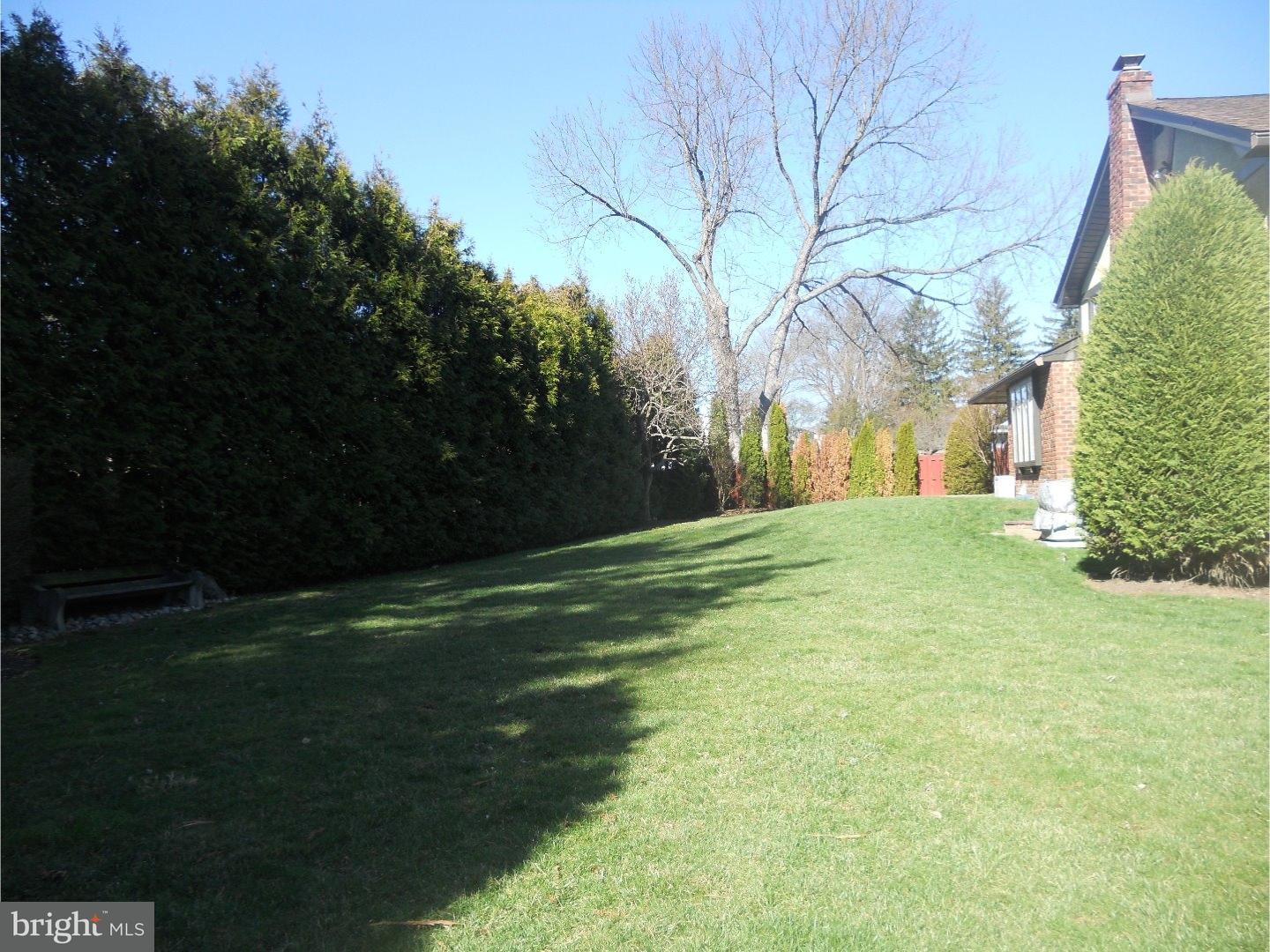 960 Hunters Turn Huntingdon Valley, PA 19006 - Photo 23 of 24 Back Yard