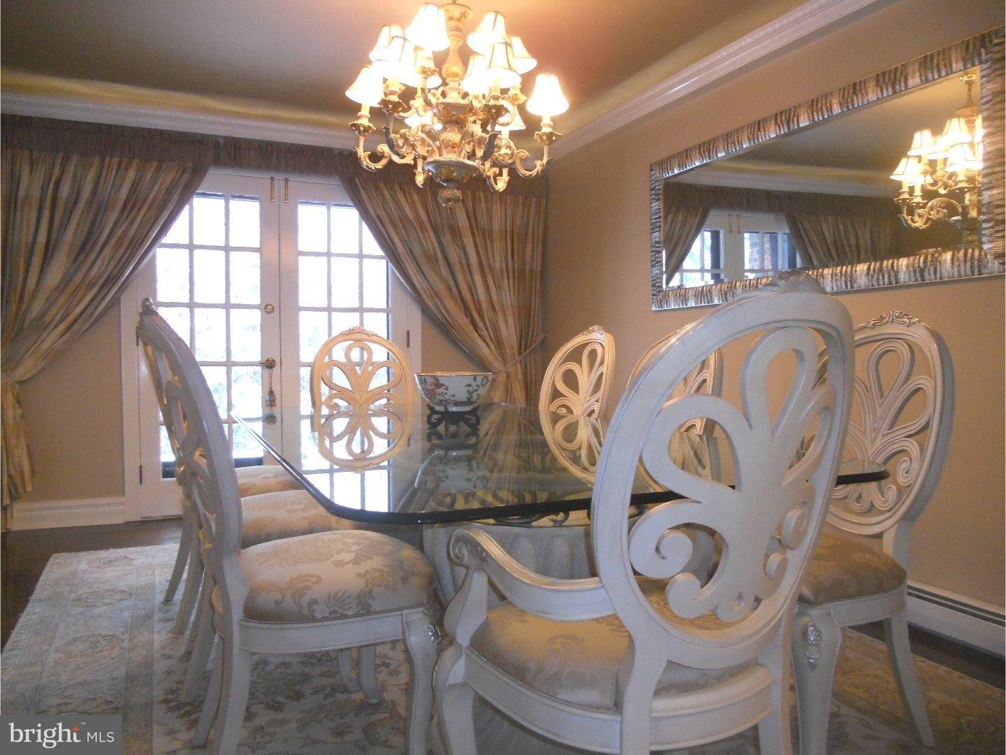 960 Hunters Turn Huntingdon Valley, PA 19006 - Photo 6 of 24 Dining Room