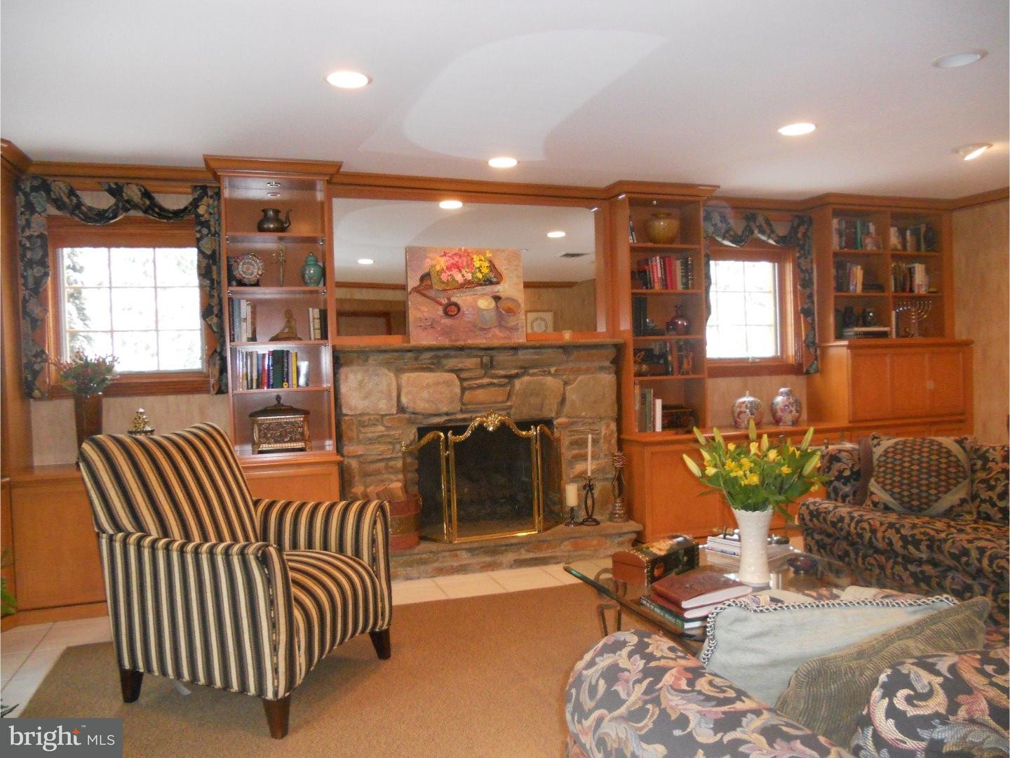 960 Hunters Turn Huntingdon Valley, PA 19006 - Photo 7 of 24 Family Room