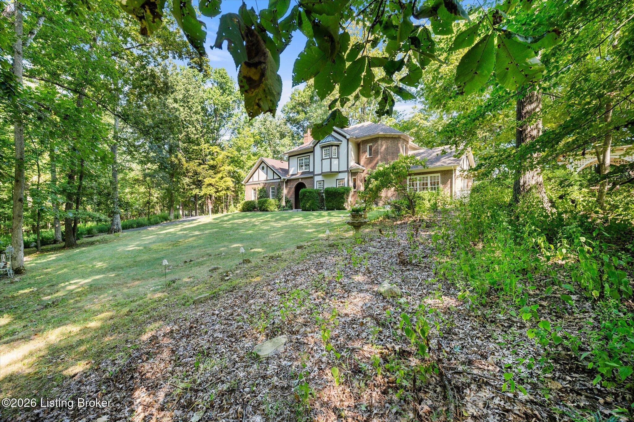 7101 Hickory Valley Road Louisville, KY 40299 - Photo 32 of 33 Yard
