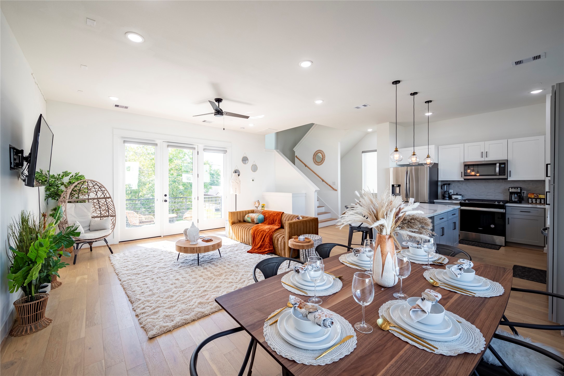 2721 Rosalie Street Houston, TX 77004 - Photo 22 of 44 a living room with furniture kitchen view and a large window