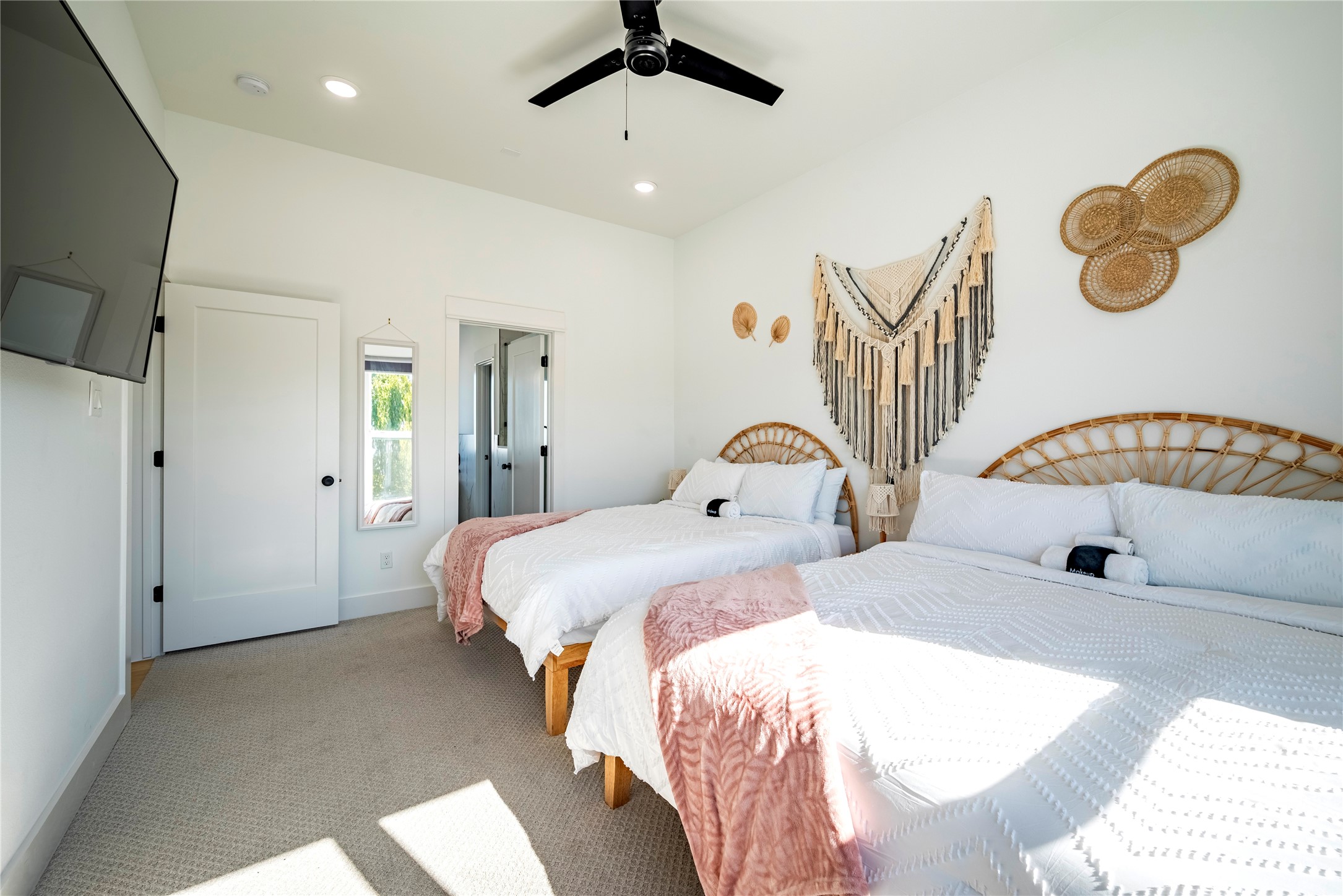 2721 Rosalie Street Houston, TX 77004 - Photo 27 of 44 a bedroom with bed mirror and window