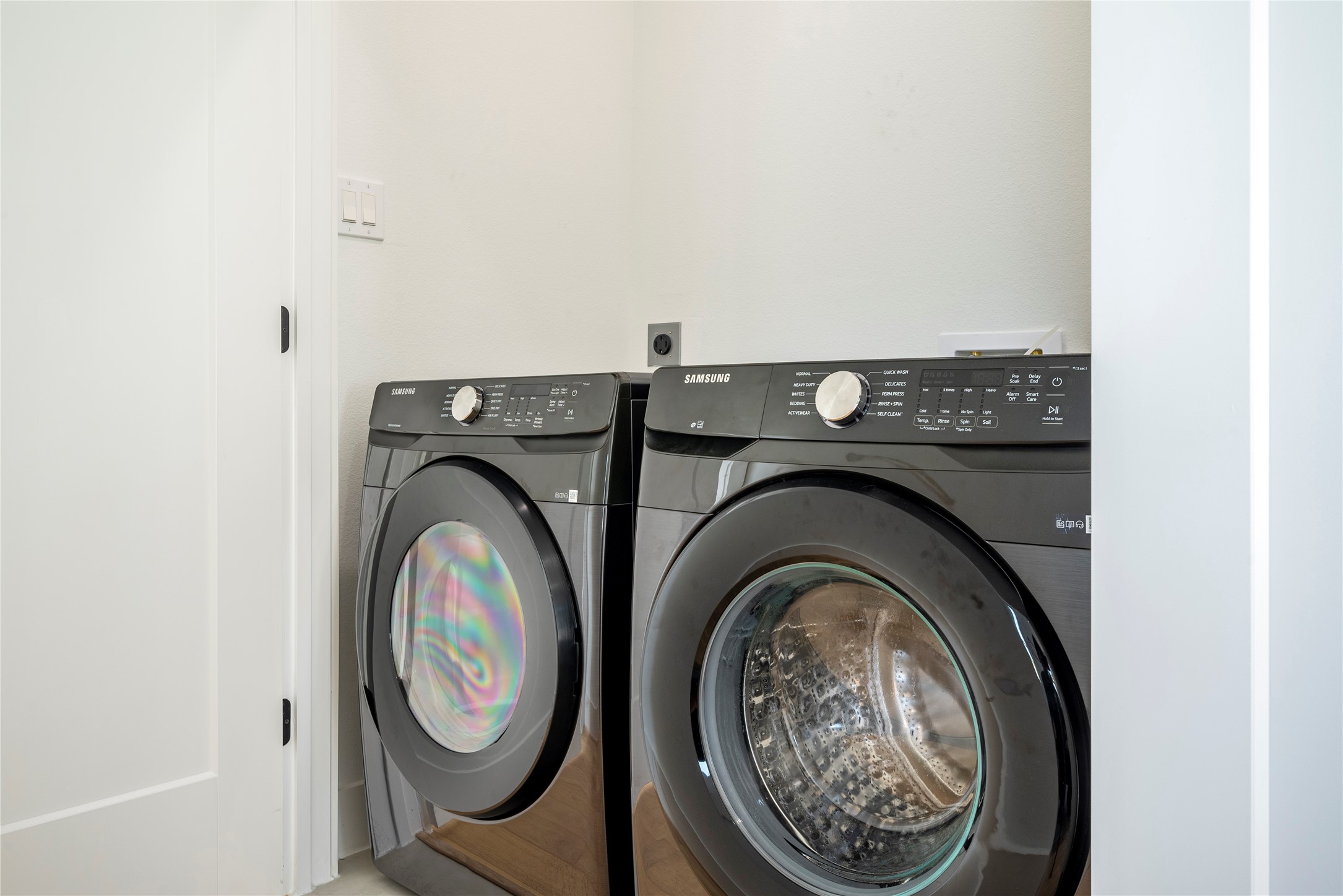 2721 Rosalie Street Houston, TX 77004 - Photo 41 of 44 a utility room with dryer and washer